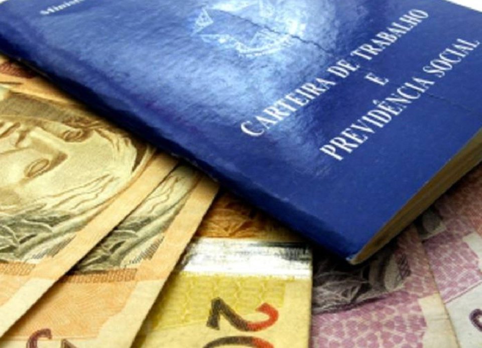 Empresa pode descontar do salário danos causados pelo funcionário?